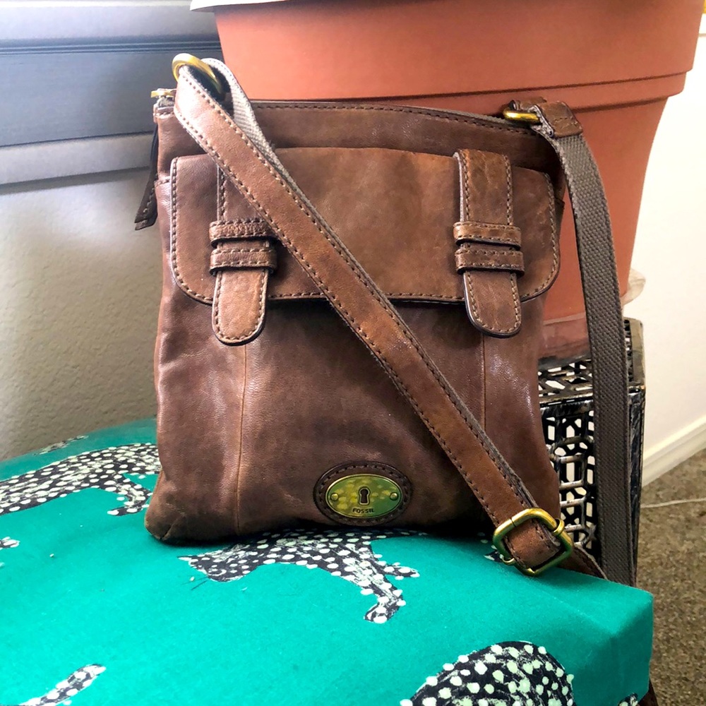 Brown leather fossil crossbody bag
